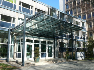Haupteingang der BaFin in Bonn (refer to: Office Bonn Premises Graurheindorfer Straße)
