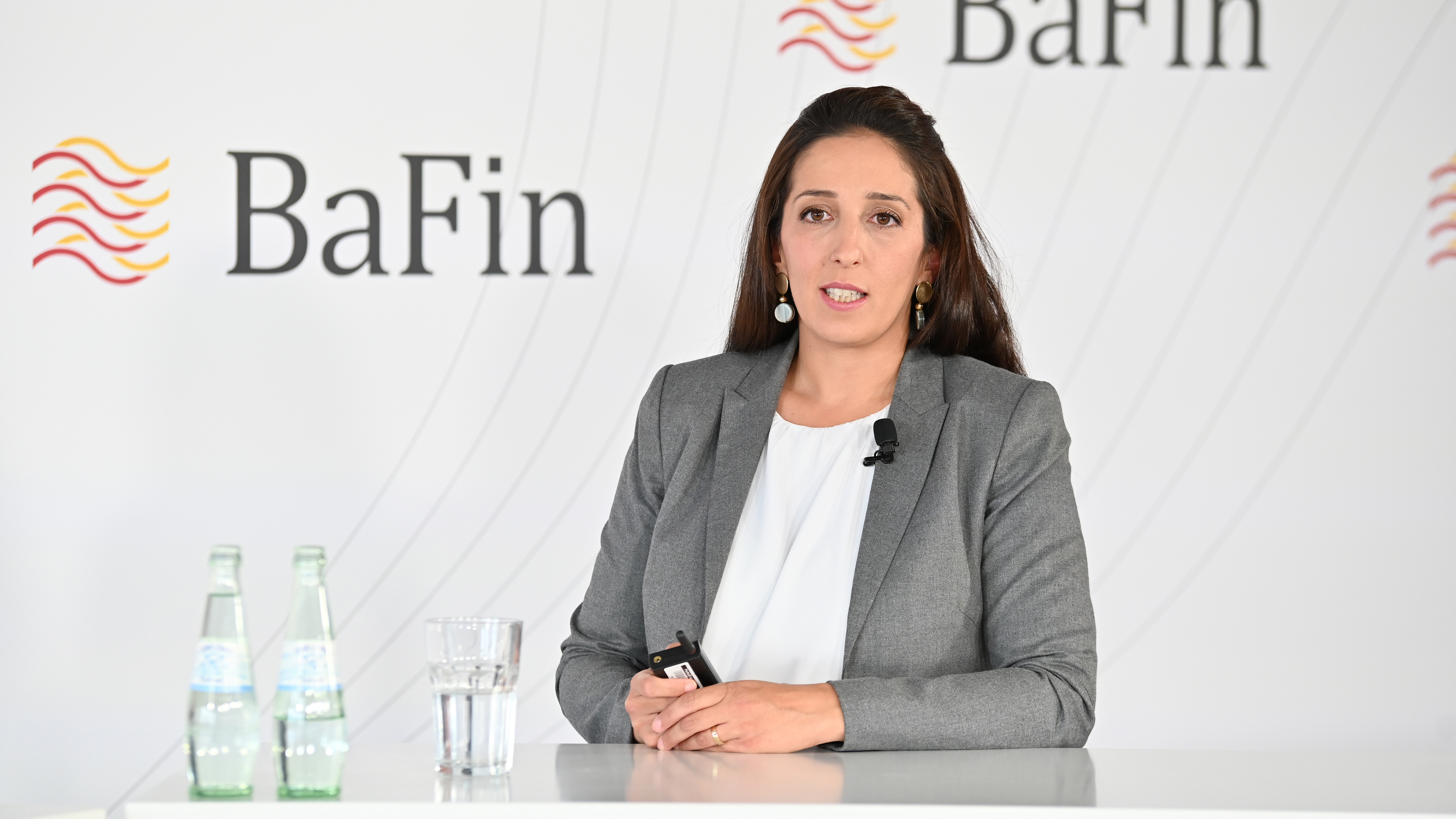 Das Bild zeigt Frau Dr. Sibel Kocaatepe (BaFin)  bei der Veranstaltung "IT-Aufsicht für Versicherungen und Pensionsfonds"